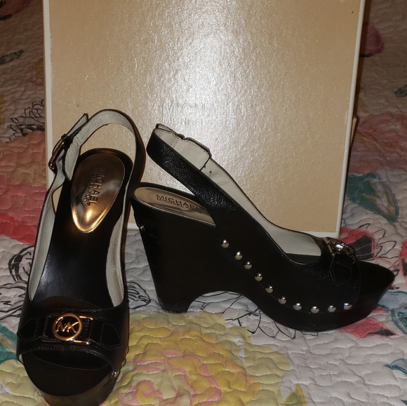 Michael Kors wedges - Picture 2 of 2